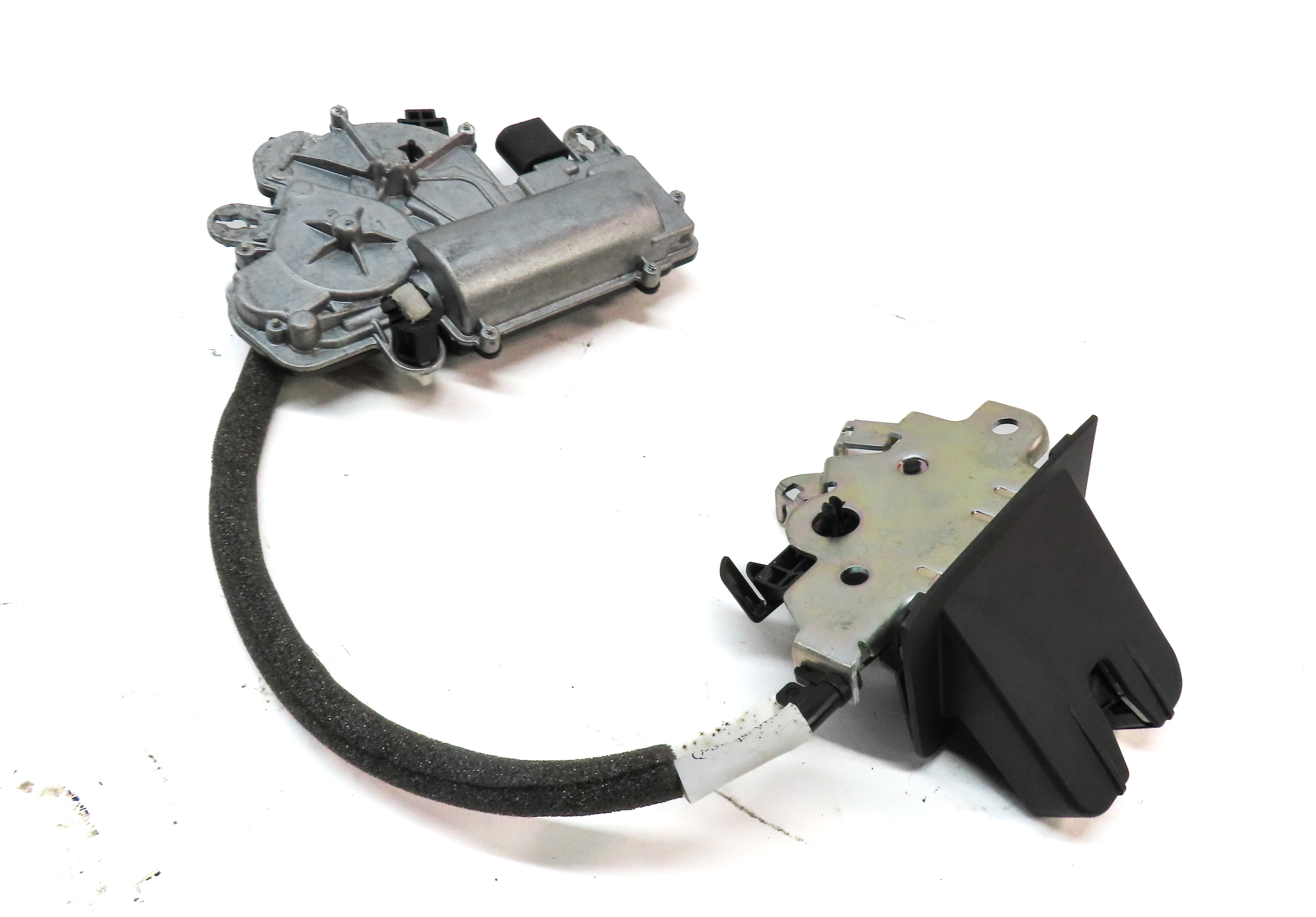 2017 AUDI Q7 (4M) REAR CARGO TRUNK HATCH LID LOCK LATCH ACTUATOR — exact item pictured